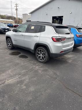 Silver Zynith Metallic Clearcoat 2024 Jeep Compass Limited