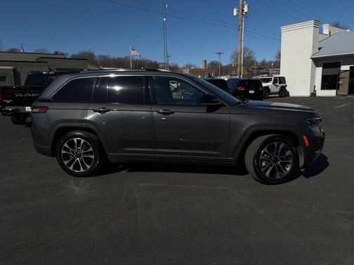 2022 Jeep Grand Cherokee Overland