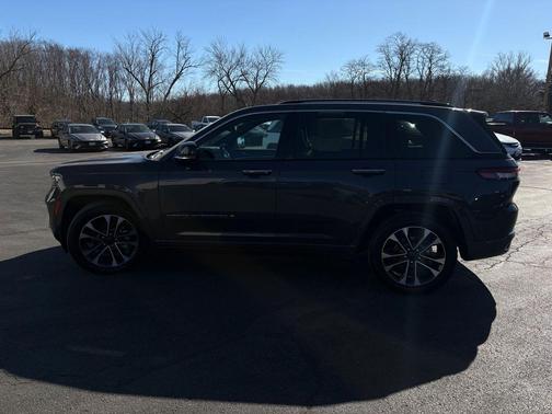 2022 Jeep Grand Cherokee Overland