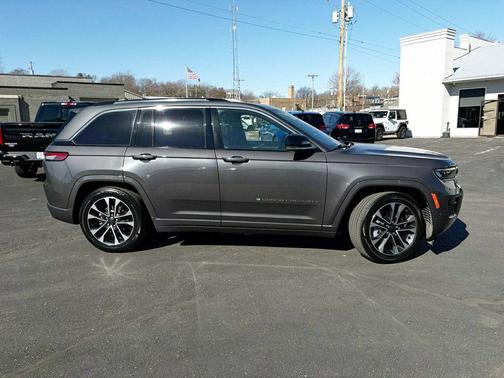 2022 Jeep Grand Cherokee Overland