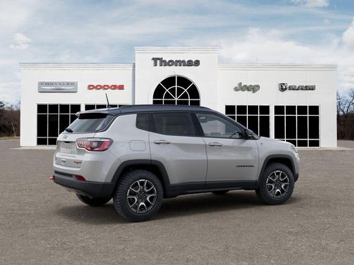 Silver Zynith Metallic Clearcoat 2026 Jeep Compass Trailhawk