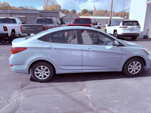 2013 Hyundai Accent GLS