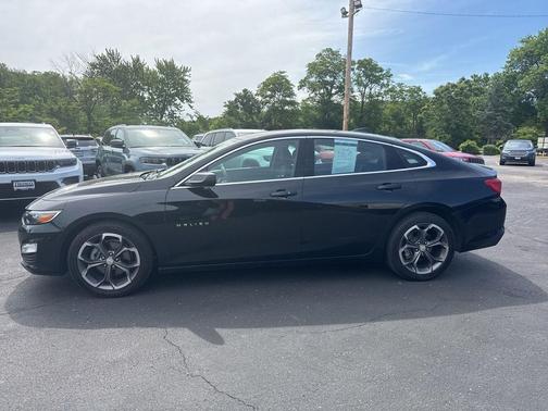 Mosaic Black Metallic 2024 Chevrolet Malibu FWD 1LT
