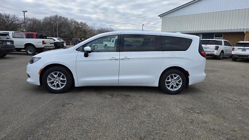 2020 Chrysler Voyager LX