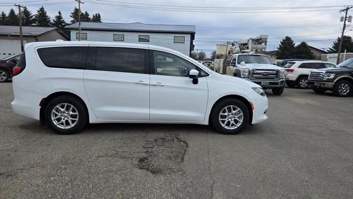 2020 Chrysler Voyager LX