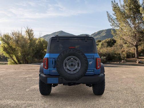 VELOCITY BLUE METALLIC 2024 Ford Bronco Outer Banks