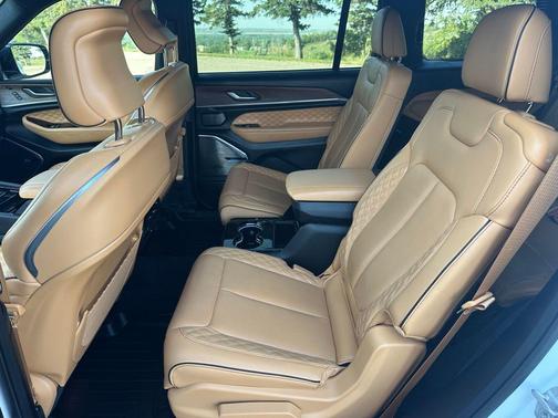 2023 Jeep Grand Cherokee L Summit