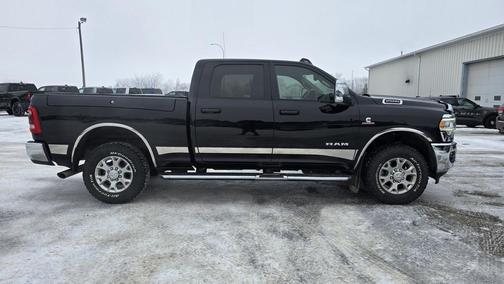 2023 RAM 2500 Laramie Crew Cab 4x4 6'4' Box