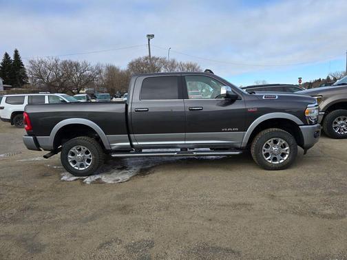 2022 RAM 2500 Laramie Crew Cab 4x4 6'4' Box