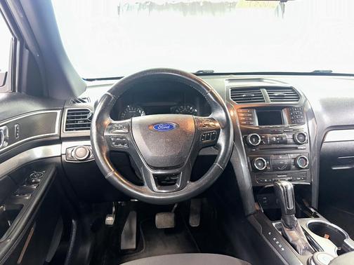 Ingot Silver 2017 Ford Explorer XLT