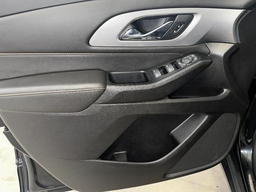 Mosaic Black Metallic 2019 Chevrolet Traverse LS