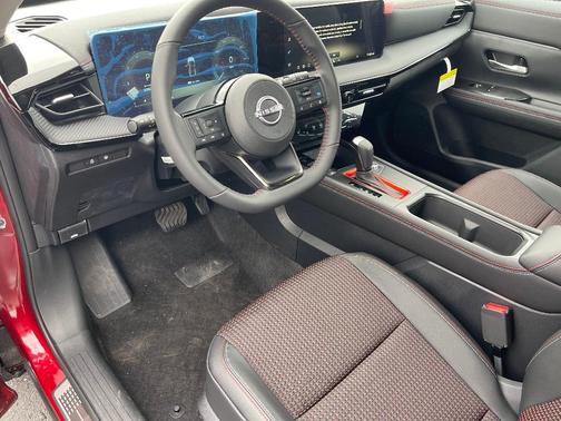Scarlet Ember T 2026 Nissan Kicks SR