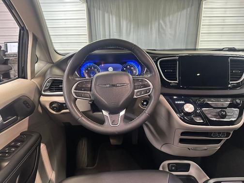 Diamond Black 2024 Chrysler Pacifica Touring-L