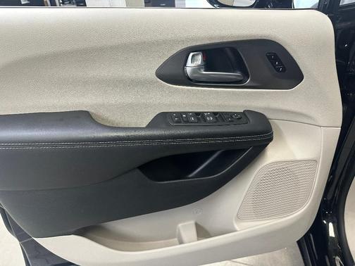 Diamond Black 2024 Chrysler Pacifica Touring-L