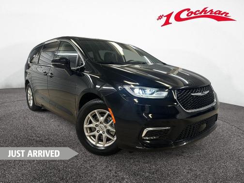 Diamond Black 2024 Chrysler Pacifica Touring-L