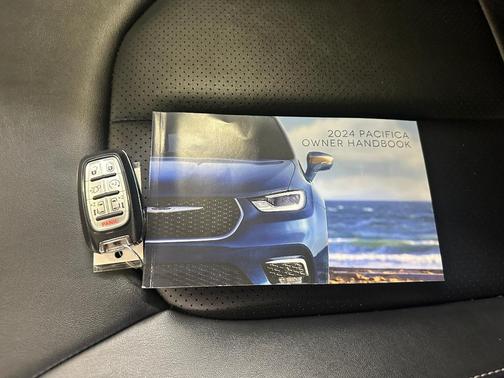 Diamond Black 2024 Chrysler Pacifica Touring-L