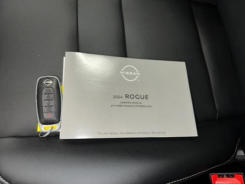 Everest White P 2024 Nissan Rogue SL