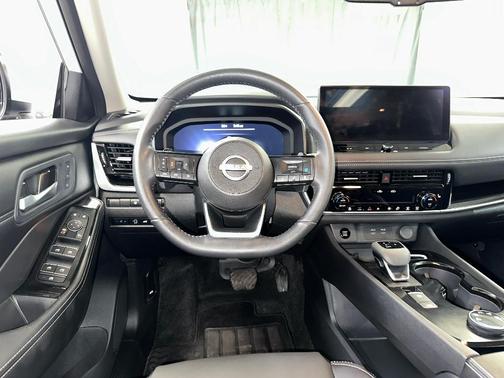 Everest White P 2024 Nissan Rogue SL