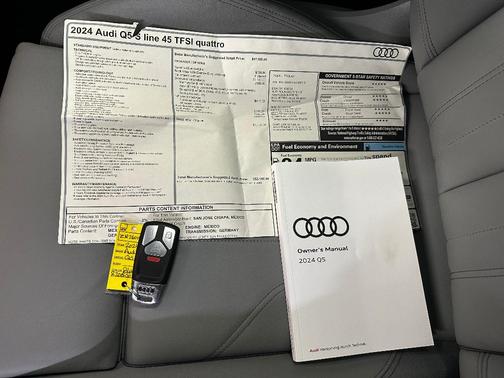 Navarra Blue Metallic 2024 Audi Q5 45 S line quattro Premium