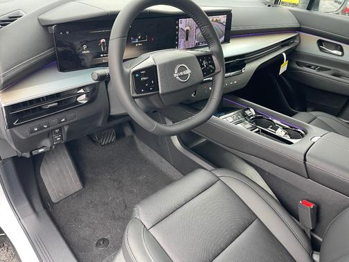 White / Black 2026 Nissan Murano Platinum