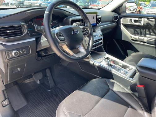 Star White 2020 Ford Explorer XLT