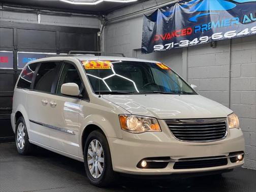 2016 Chrysler Town & Country Touring