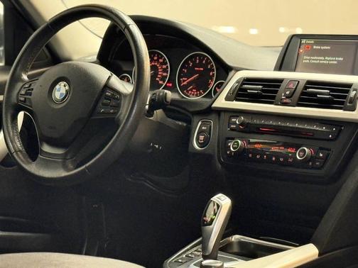 Liquid Blue Metallic 2014 BMW 320 i