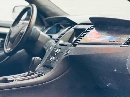 2018 Ford Taurus SEL