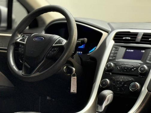 Ingot Silver Metallic 2013 Ford Fusion SE