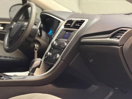 Ingot Silver Metallic 2013 Ford Fusion SE