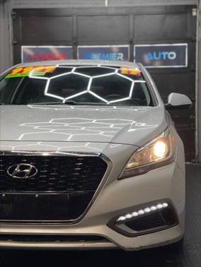2017 Hyundai SONATA Hybrid SE