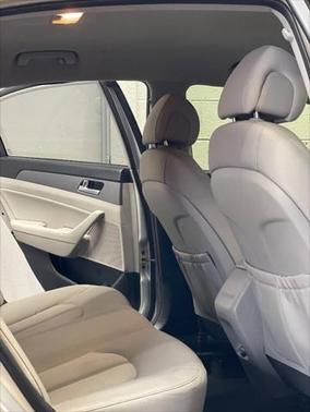 2017 Hyundai SONATA Hybrid SE