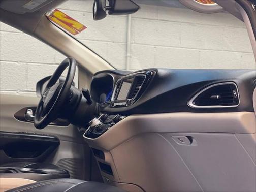2021 Chrysler Voyager LXI