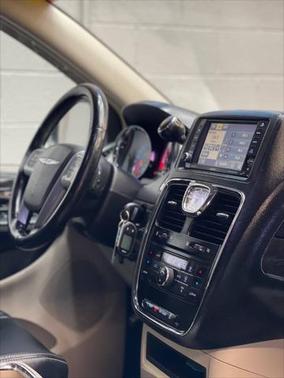 2012 Chrysler Town & Country Touring