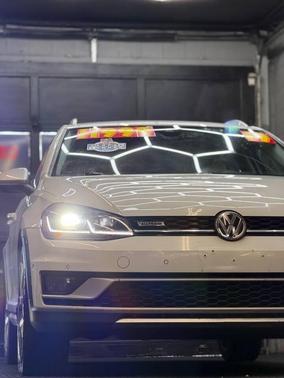 Pure White 2019 Volkswagen Golf Alltrack TSI SEL