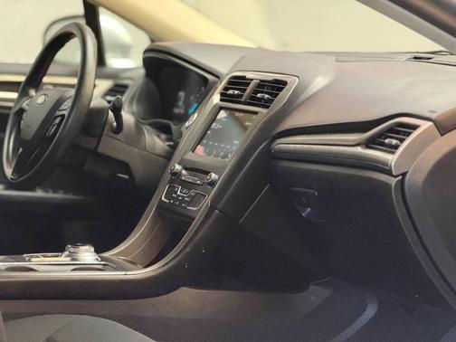 Ingot Silver 2018 Ford Fusion SE
