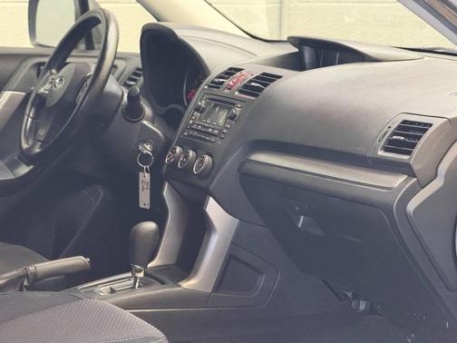 Ice Silver Metallic 2015 Subaru Forester 2.5i