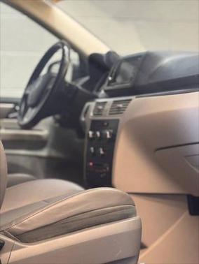 2011 Volkswagen Routan SE