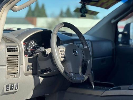 2005 Nissan Titan SE Crew Cab