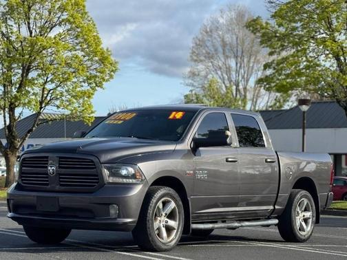Granite Crystal Metallic Clearcoat 2014 RAM 1500 Sport