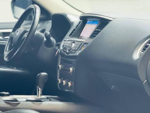 2019 Nissan Pathfinder SL