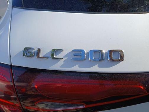 MANUFAKTUR Moonlight White Metallic 2024 Mercedes-Benz GLC 300 Base