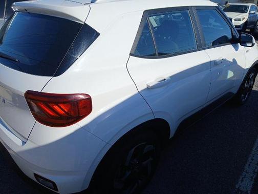 Lunar White 2025 Hyundai VENUE SEL