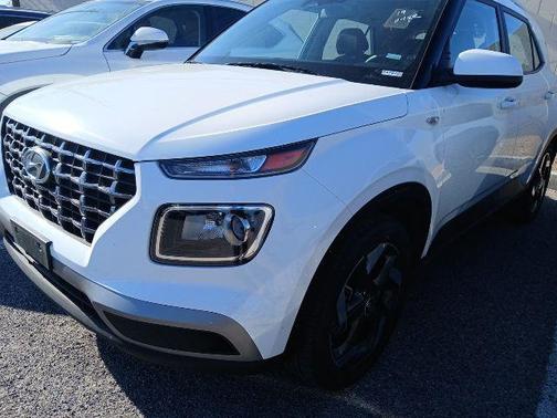 Lunar White 2025 Hyundai VENUE SEL