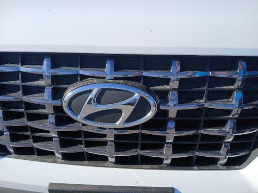 Lunar White 2025 Hyundai VENUE SEL