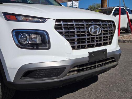 Lunar White 2025 Hyundai VENUE SEL