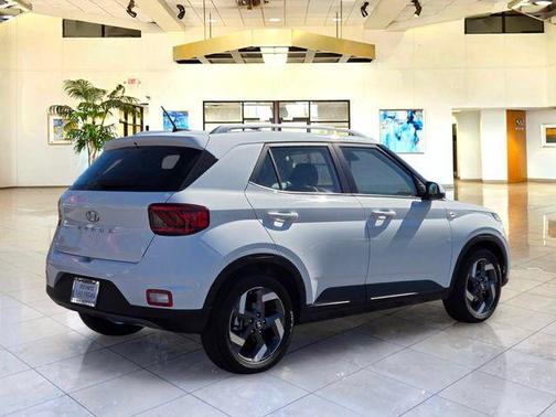 Lunar White 2025 Hyundai VENUE SEL