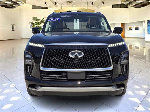 2025 INFINITI QX80 Luxe