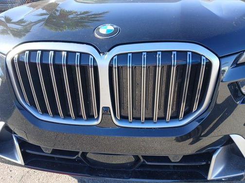 Black Sapphire Metallic 2026 BMW X7 xDrive40i