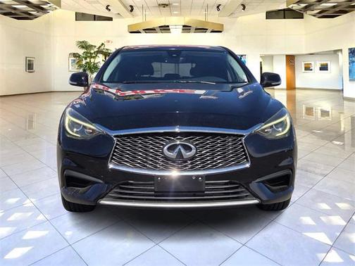 2017 INFINITI QX30 Base